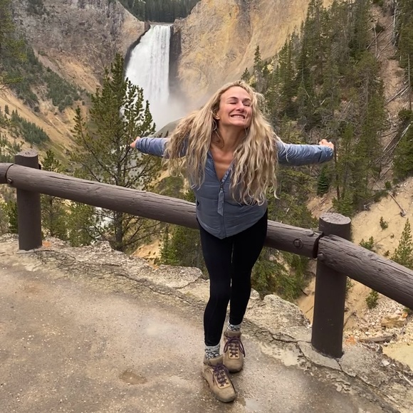 Meet your Posher, Alexis - Picture 3 of 3